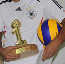Wer hält den Pokal 2014