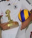 Wer hält den Pokal 2014